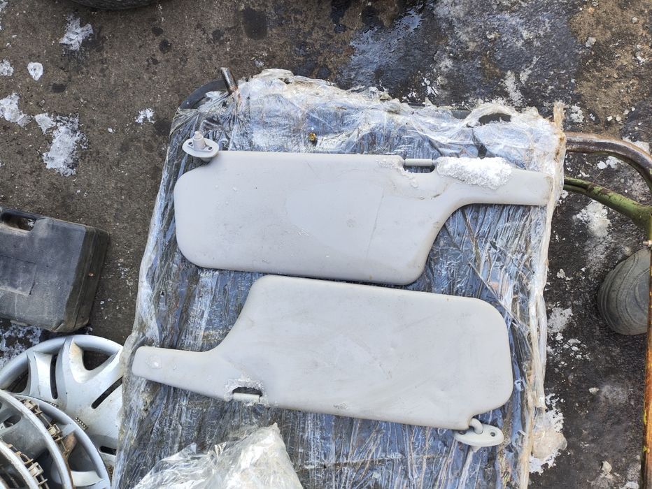 Козерог на мазду 323 bj