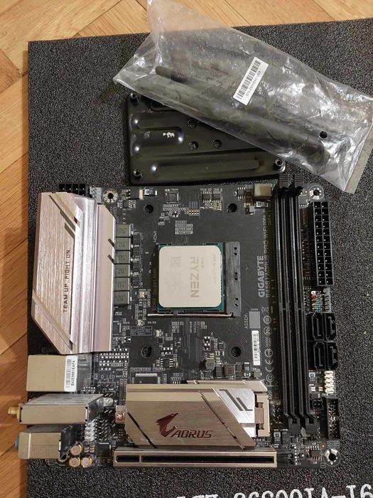 AMD Ryzen 5 5600 + Gigabyte B450i Aorus Pro Wi-Fi