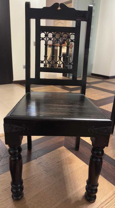 Set masă rotundă + 4 scaune Bliss Solid Wood Capsule – lemn masiv