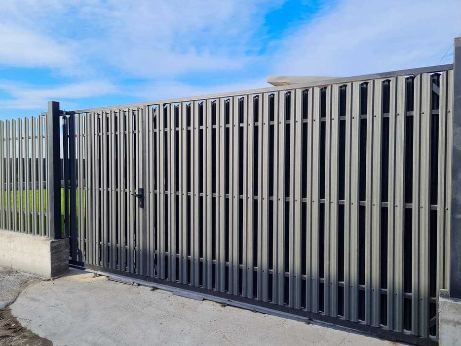 Garduri si porti din panou stil jaluzele, sipca metalica, plasa si BCA