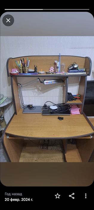 Продам компьютерный стол белого цвета