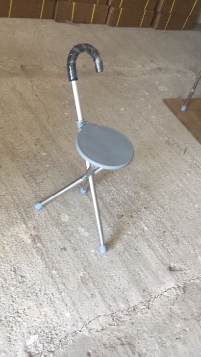 Baston cu 3 picioare cu sezut oval/ dreptunghiular