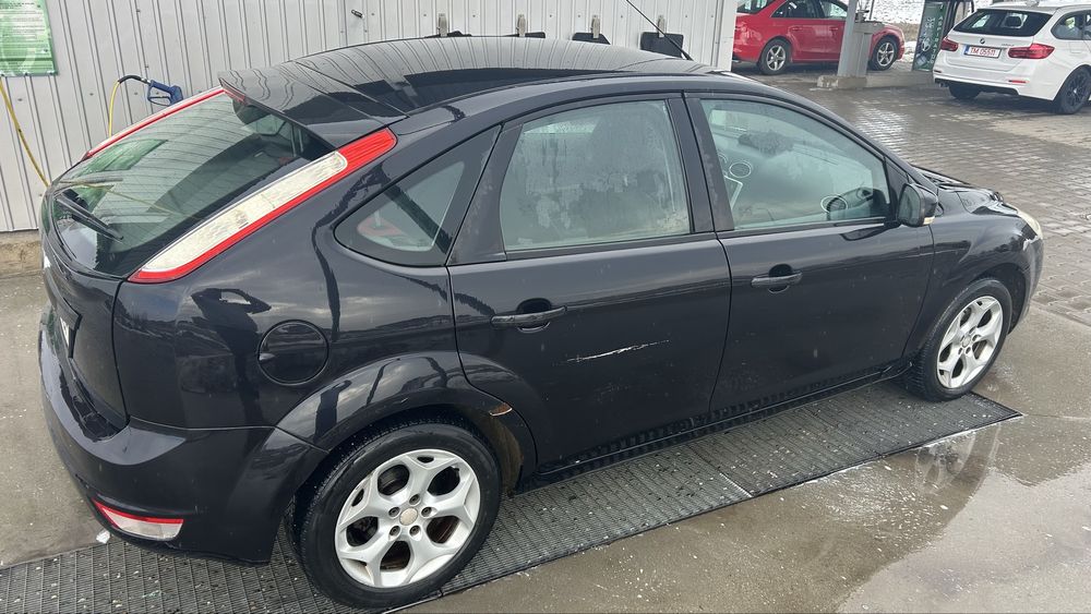 Ford Focus 2, an 2010, 1.6 benzina, 100 CP, dublu climatronic
