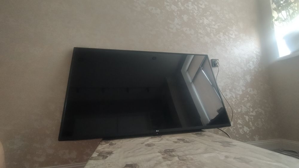 Телевизор LG большой на запчас