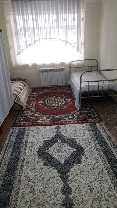 Ijaraga kvartira beriladi mikrayon Aziz bozor 1 xona 1 eta