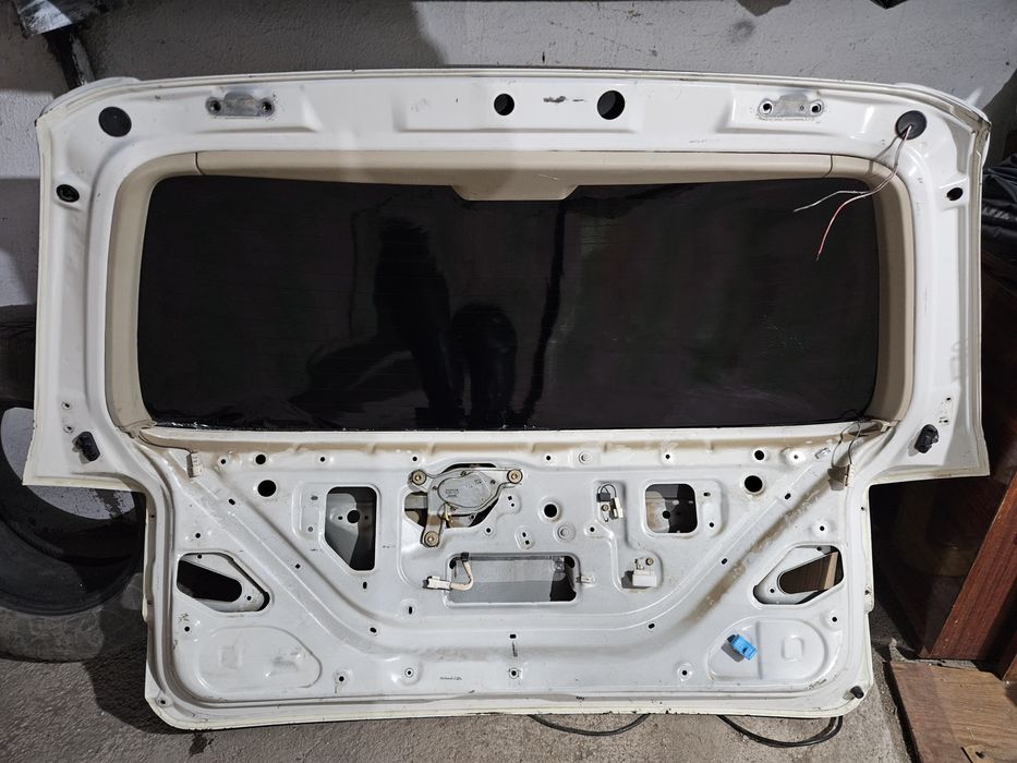 Продам крышка багажника рх300