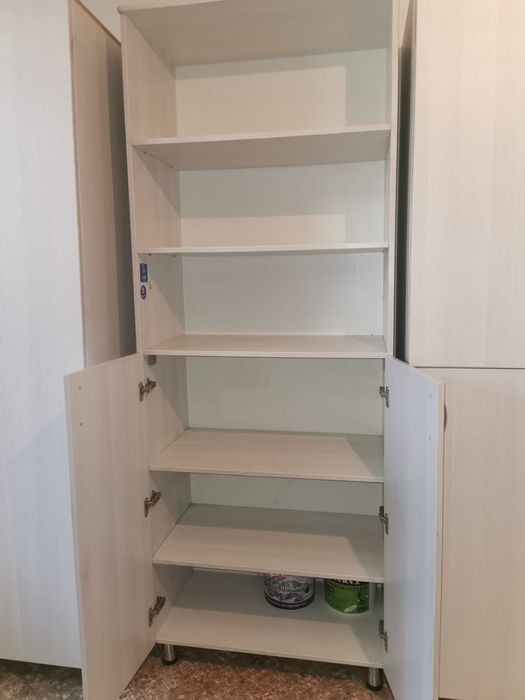 Продам шкафы и тумбочки