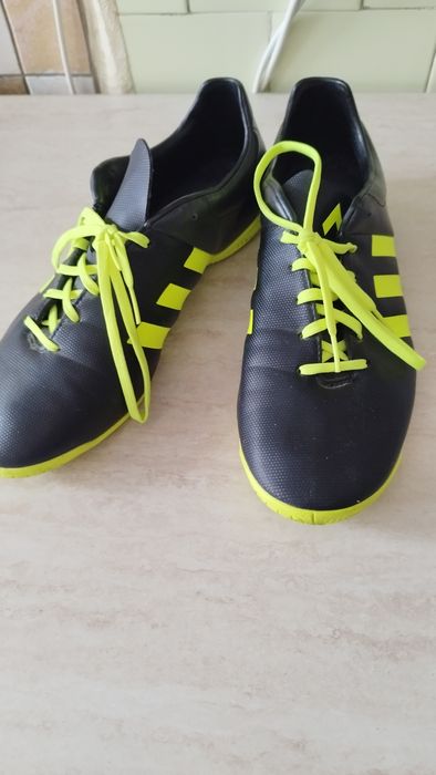 Маратонки за футбол Адидас