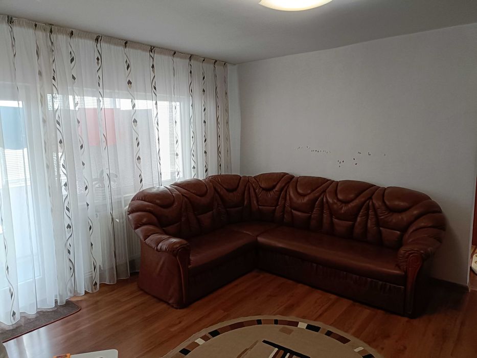 Închiriez apartament cu 3 camere pe str. Neagoe Vodă