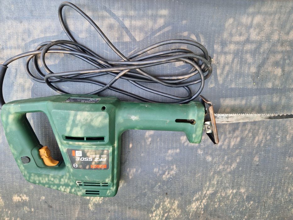 Vând fierastrau sabie Bosch 550w