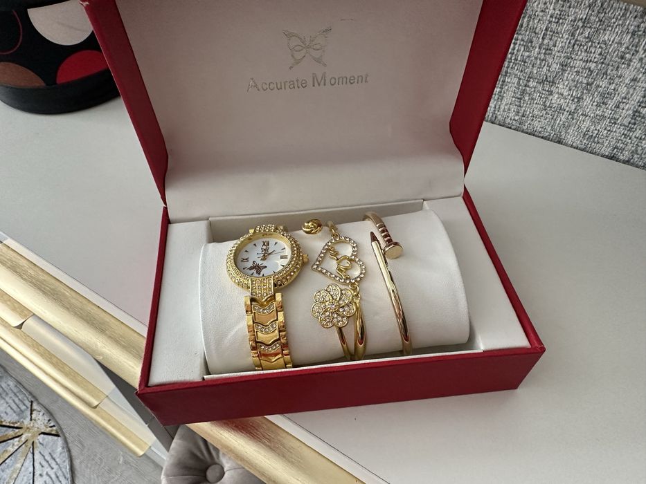 Шикарный набор: часы и браслеты