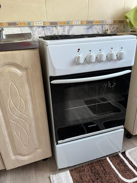 Продам газовую плиту