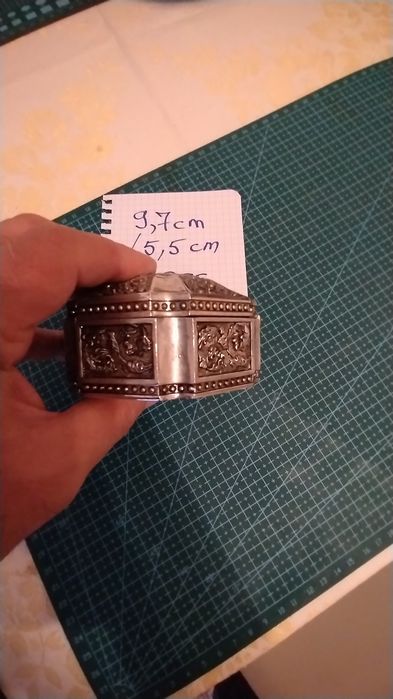 Vând caseta antimoniu bijuterii