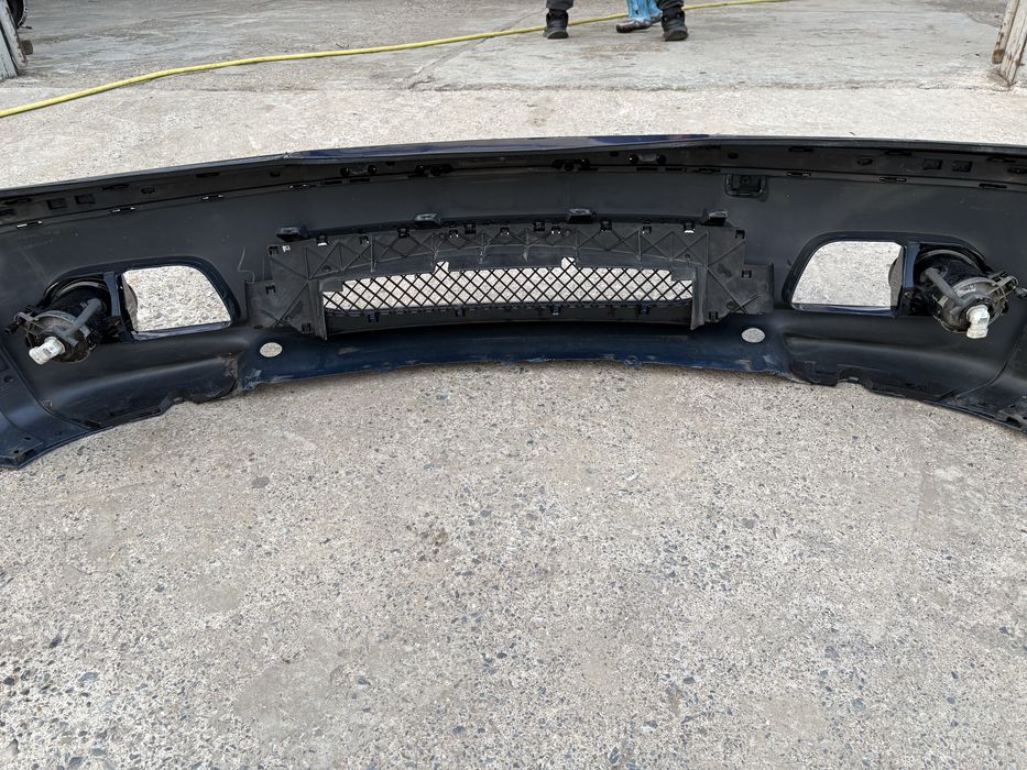 Продавам оригинална предна броня М техник Е46