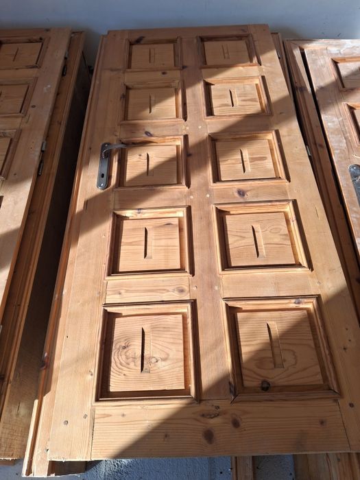 Чамови дървени врати 180 лева бройката.3 броя