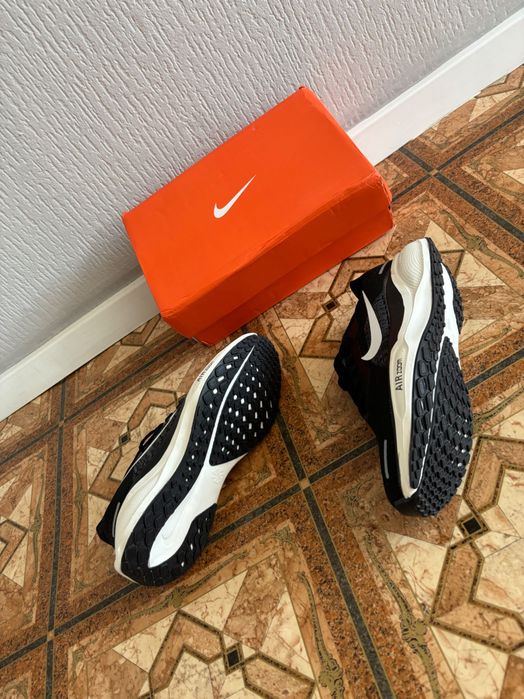 Новые кроссовки Nike