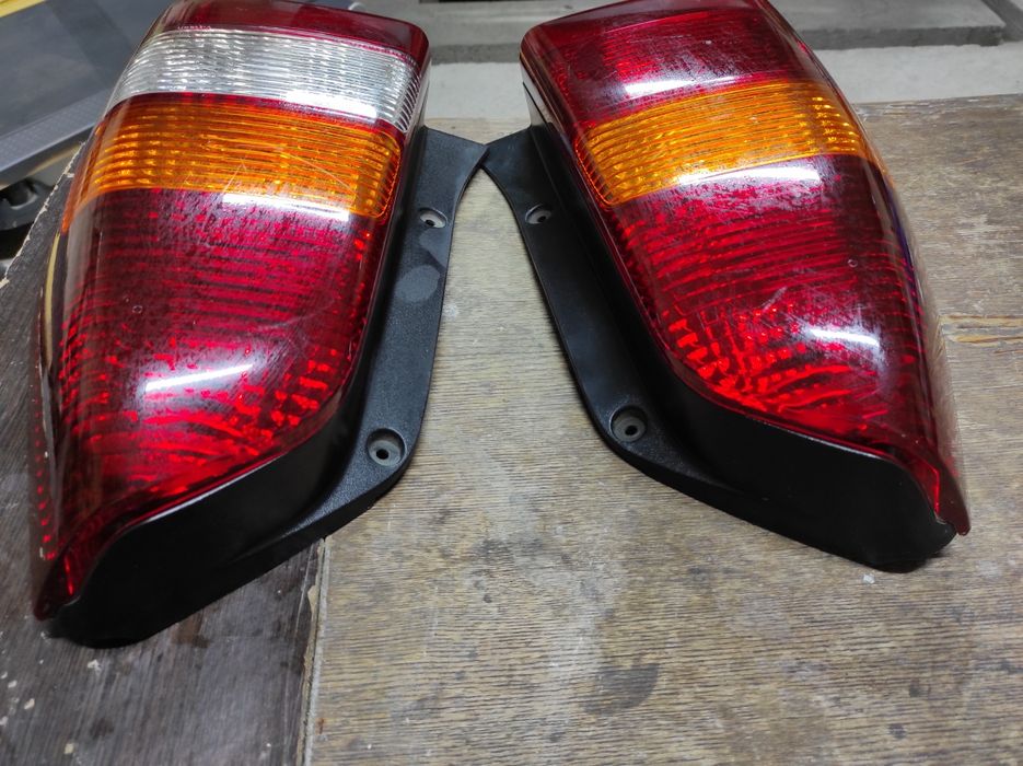 Фонарь задний правый левый Мазда Трибут