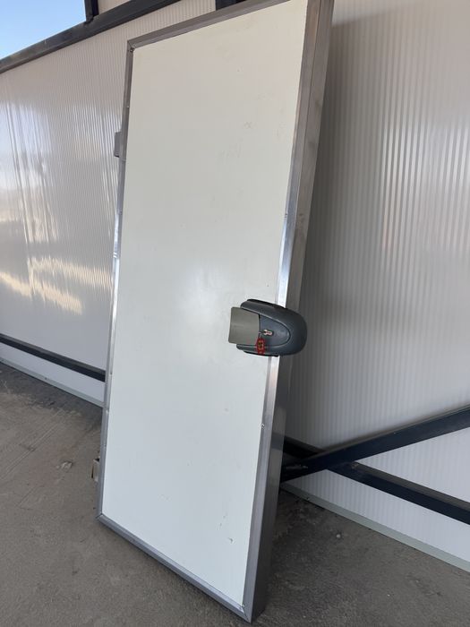 Usa camera frigorica + panouri