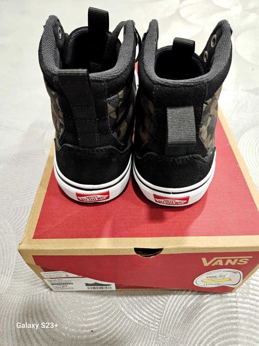 Нови!Детски кецове Vans. Номер -38