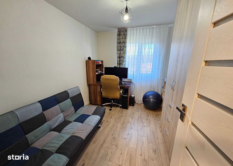 Apartament 4 camere, 77 mp,decomandat, etaj intermediar, parcare, Casa