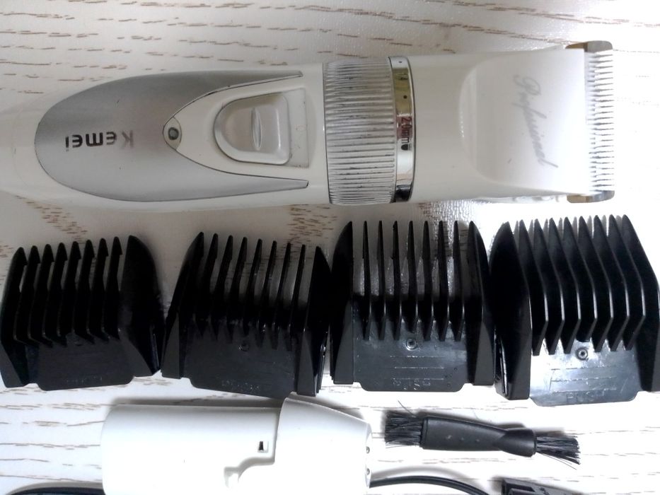 Профессиональная машинка для стрижки волос с аккумулятором