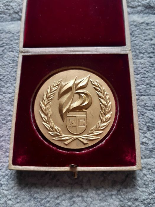 Плакет 75 години ДФС Левски-Спартак 1911/1986 г. в кутийка