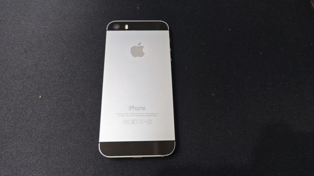 Смартфон Xiaomi 13 + iPhone 5S