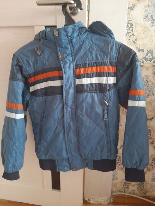 Куртка демисезонная.