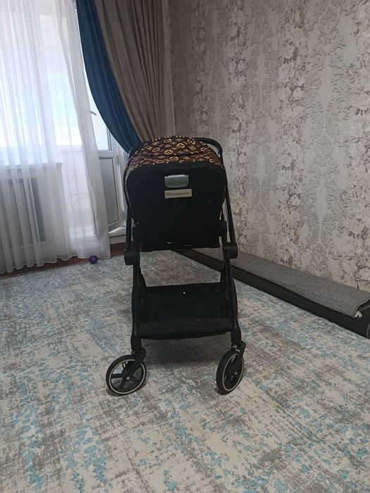 Продам срочно детскую коляску