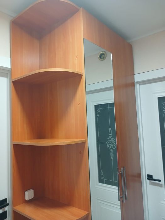Продам шкаф в прихожию есть доставка
