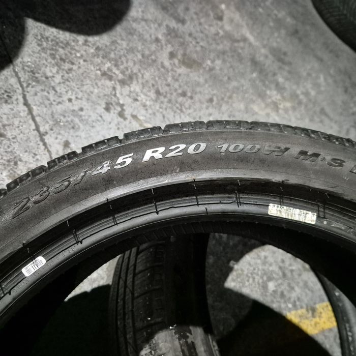 235 45 20 Pirelli m+s