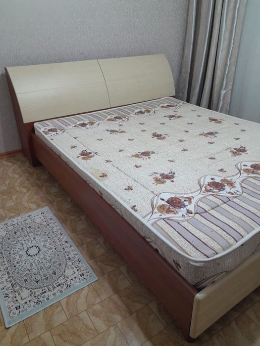 Продам двуспальную кровать