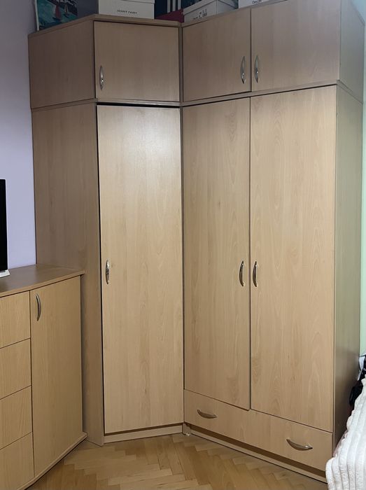 Трикрилен гардероб