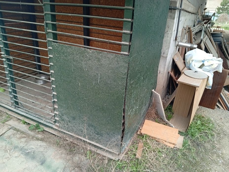 Продам два   Вольера для собаки