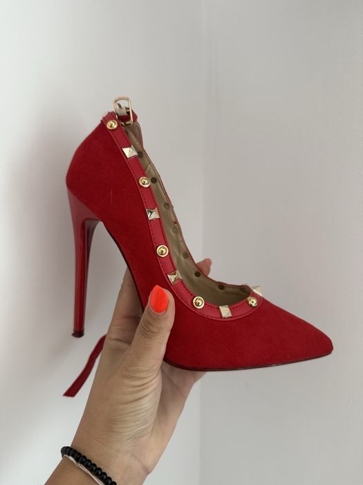 Pantofi stiletto