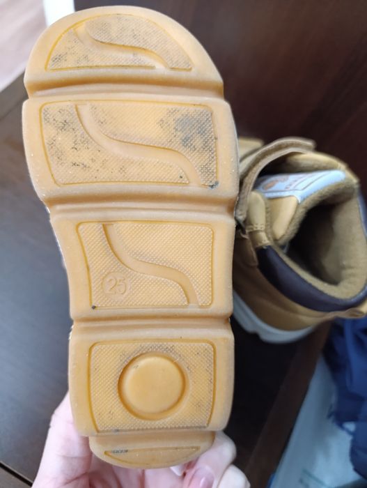 Продам детские демисезонные ботинки