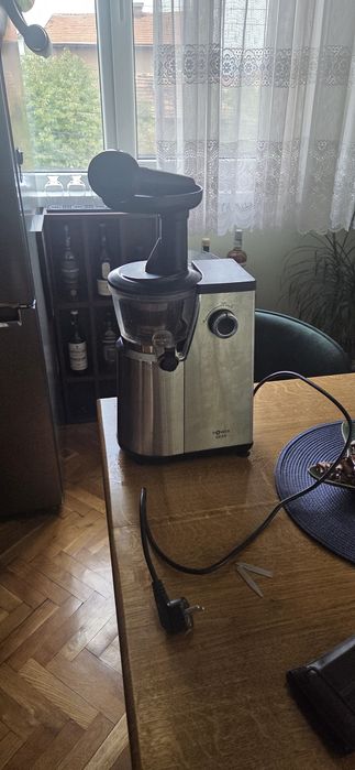 Бавна сокоизтисквачка Hotpoint