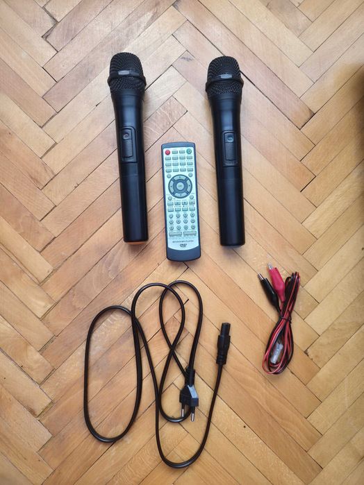 Караоке колона с 7" дисплей и DVD Player