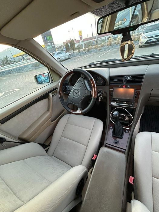 Mercedes W202 c180
