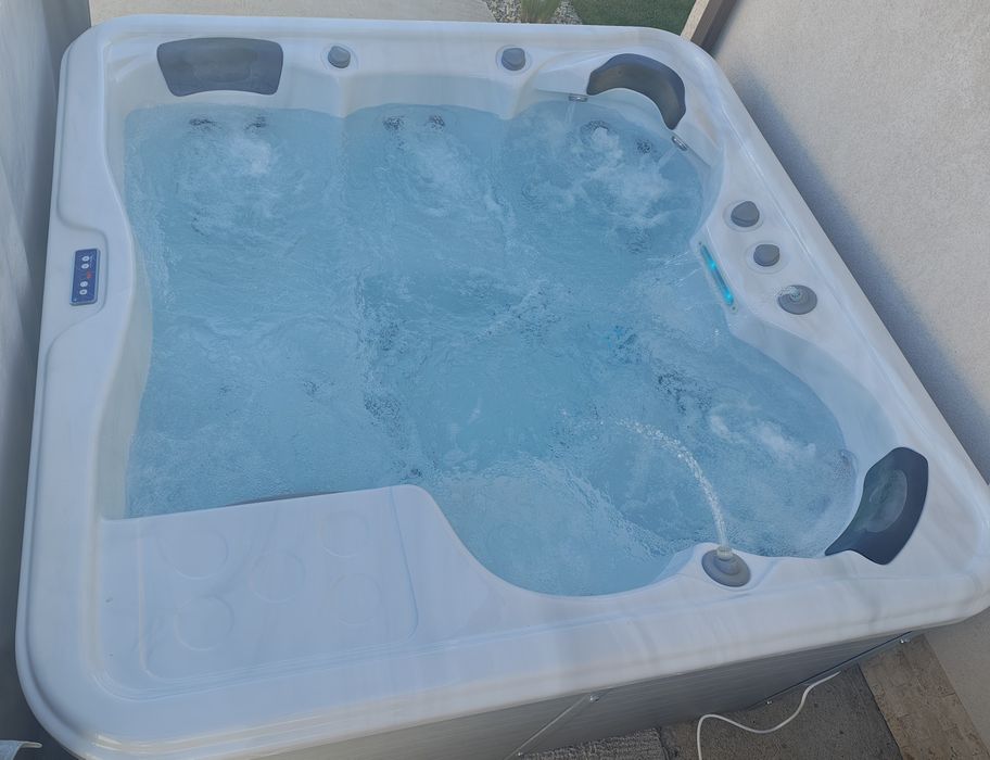 Jacuzzi exterior 5 persoane