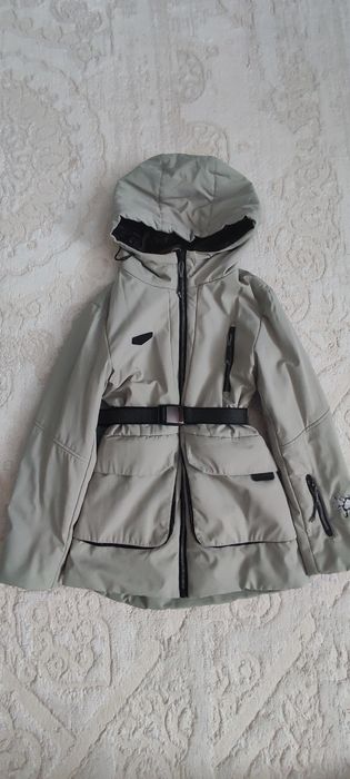 Продам куртку на девочку в отличном состоянии