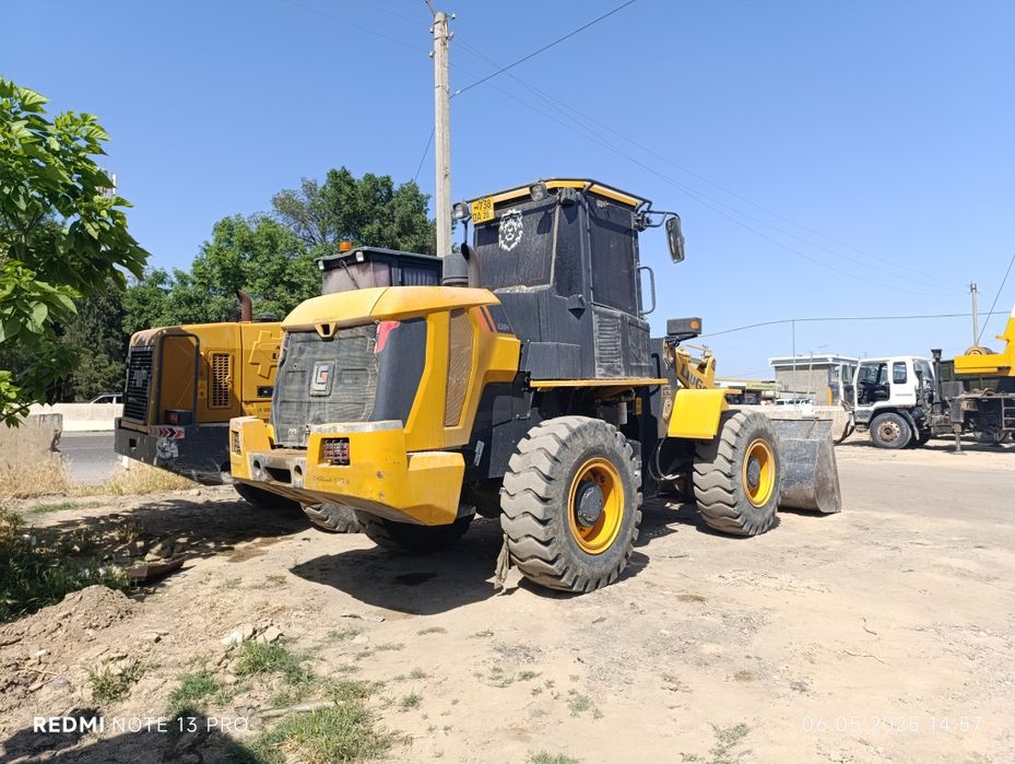 Фронтальный погрузчик