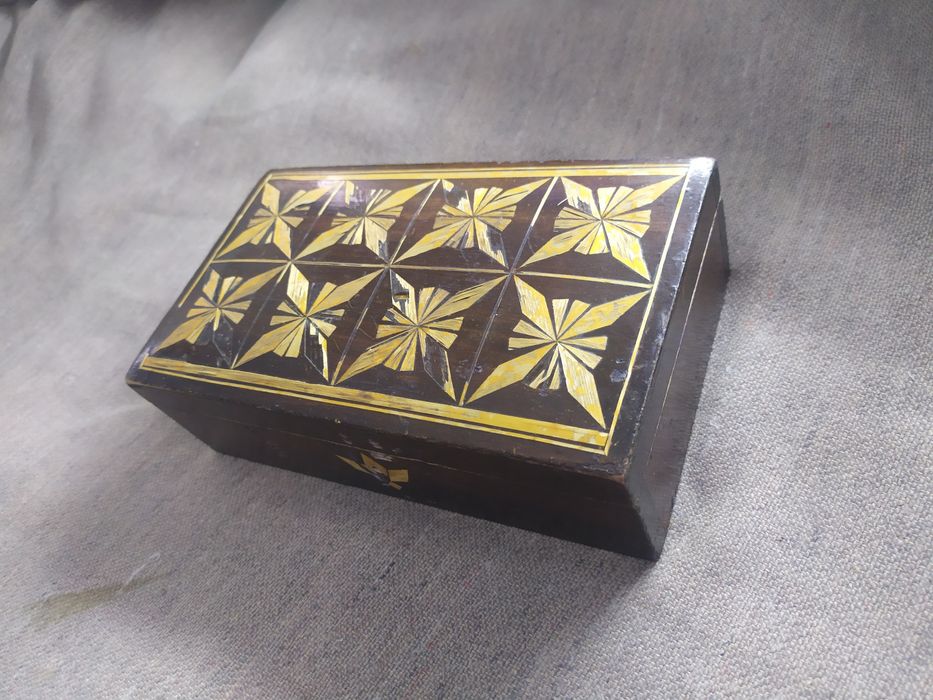 Шкатулка из дерева