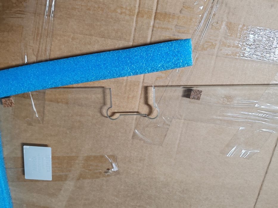 Paravan cadă batant (sticlă securizată)