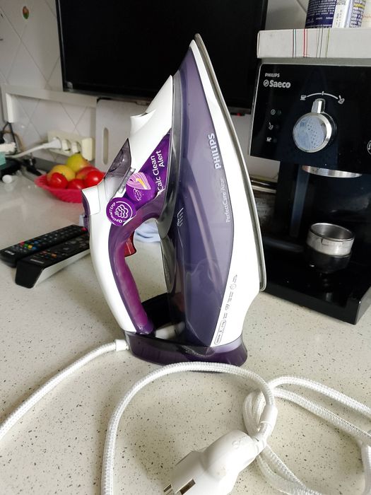 Fier de calcat cu aburi și fără setare de temperatură