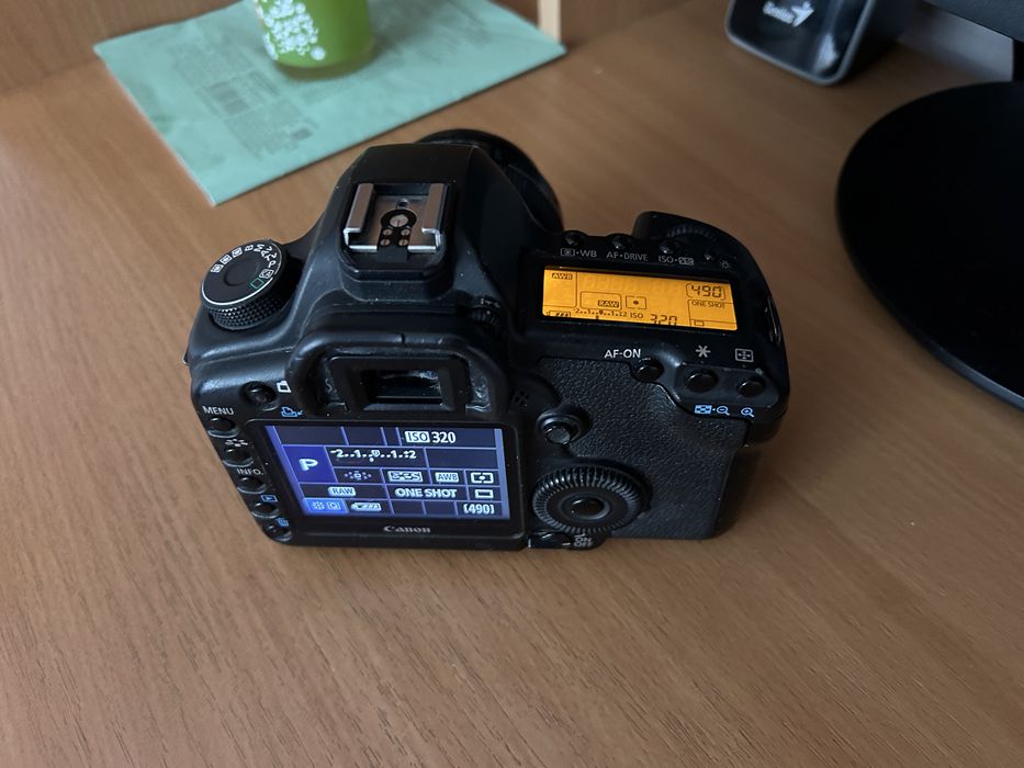 Продам зеркальную камеру