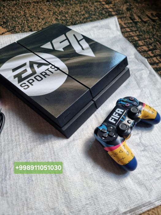 PlayStation 4 500 GB plomba holatda.