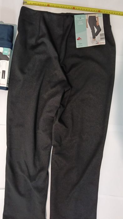 Două perechi de pantaloni damă, noi, cu etichetă,