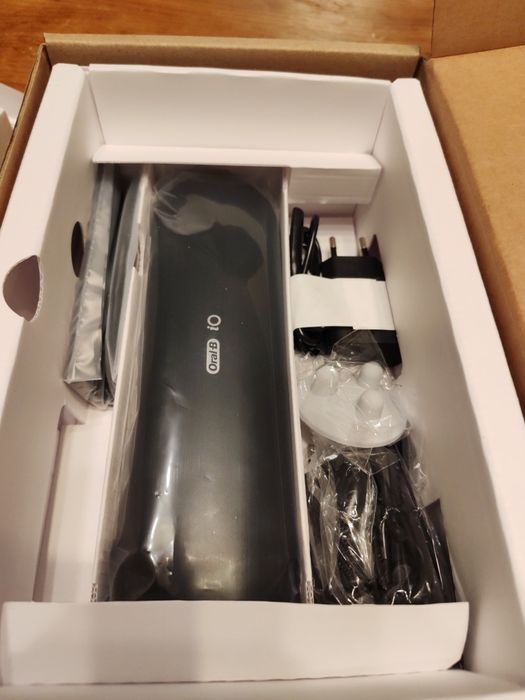 Oral-B iO Series 9 Black – Pachet Premium Complet cu Etui Încărcare