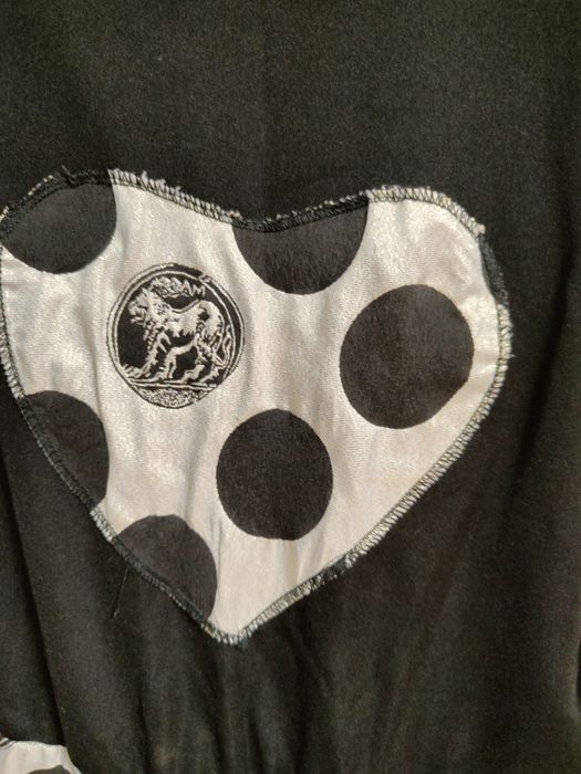 Чисто нова рокля с апликация сърце.
Т